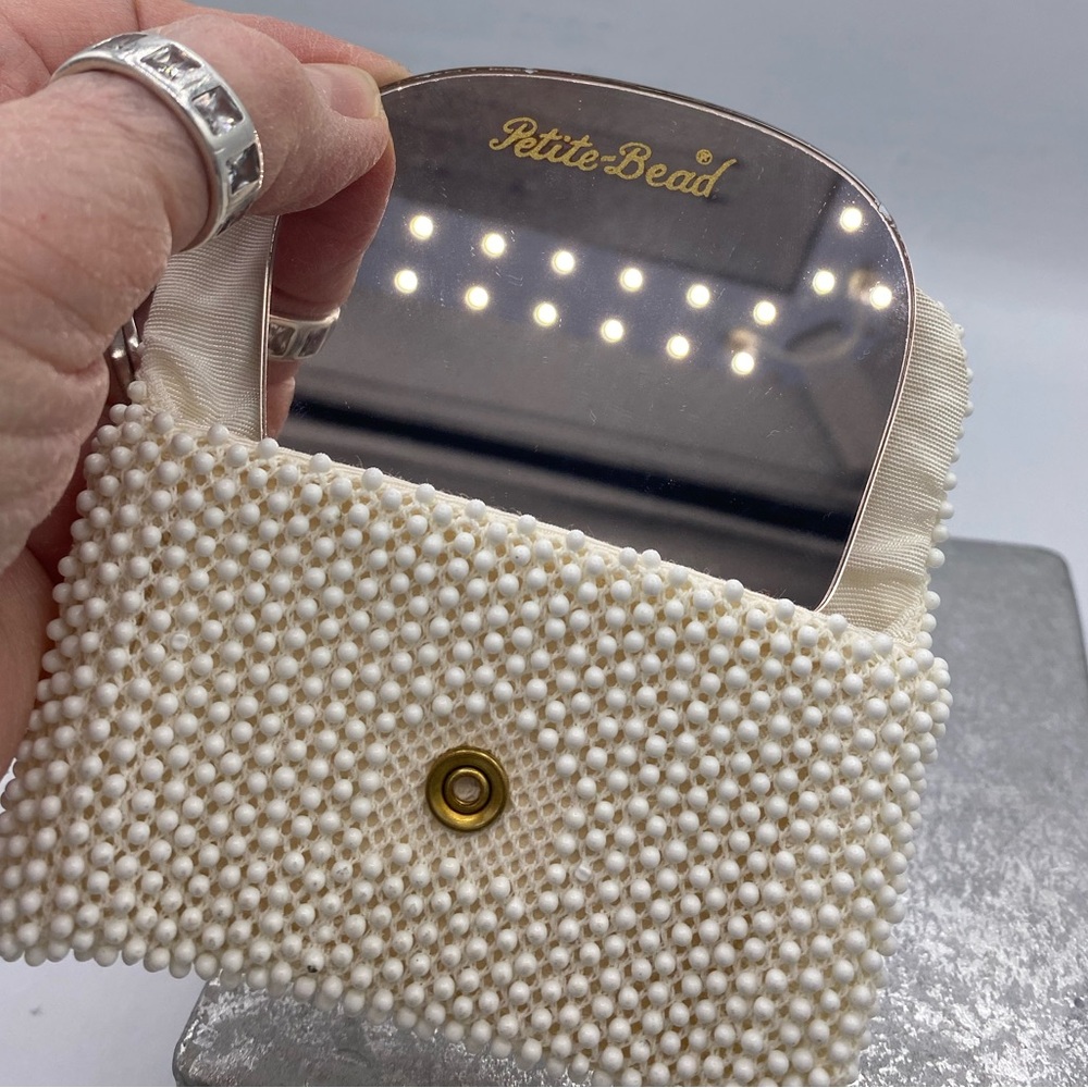 Vintage 1960s Lumared Petite Bead White Beaded Snap Lock Pouch With Mirror - Picture 3 of 10